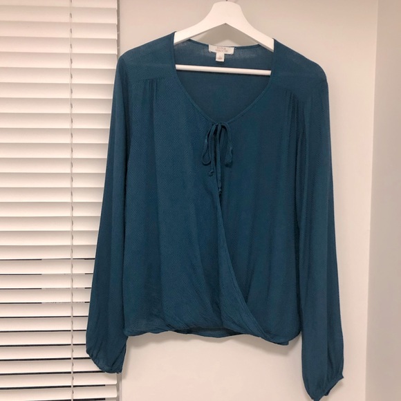 Sun & Shadow Blue long sleeve blouse- Size Large - Picture 3 of 9